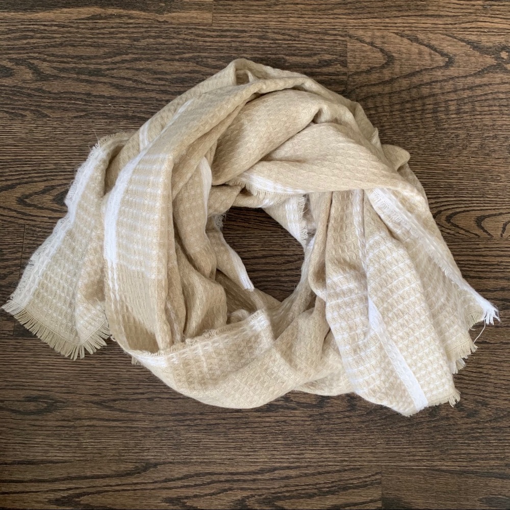 NWOT Calvin Klein Scarf